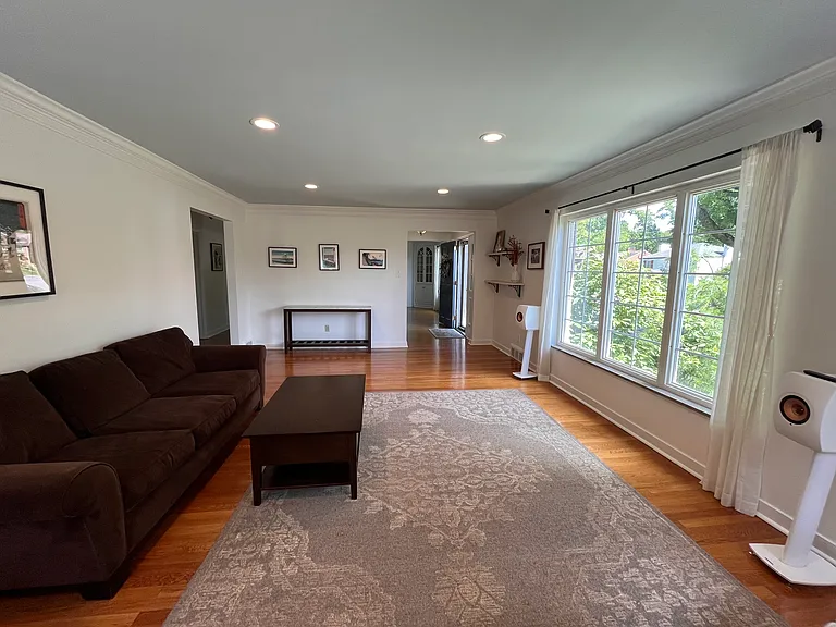 162 Mayfair Dr — Photo 16