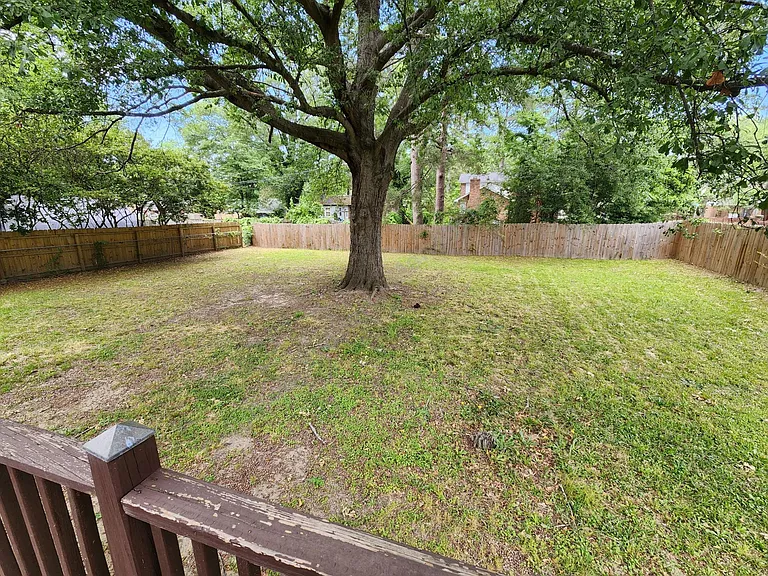 2751 Maple St — Photo 17