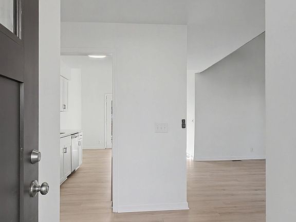 5th image of 521 Newcastle Ln