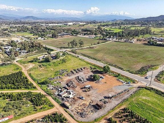 4th image of 26993 Bradley Rd