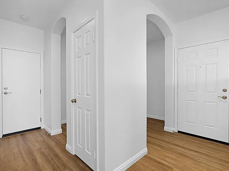 844 Covington Ave — Photo 22