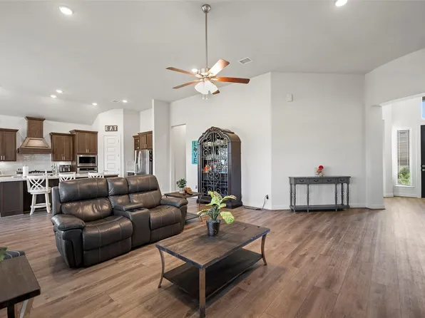 41015 Kimber Ln, Magnolia, TX 77354