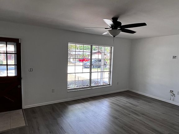 3rd image of 1611 Lawton Ln