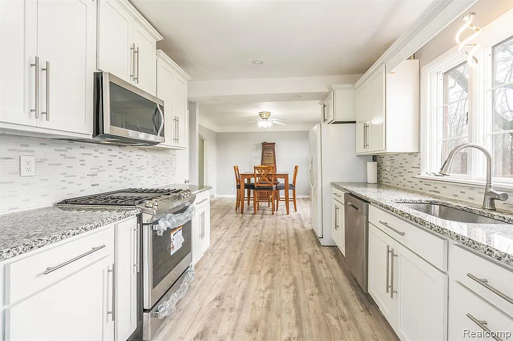 3 bed, 2534 sqft, $2,900 — Photo 3