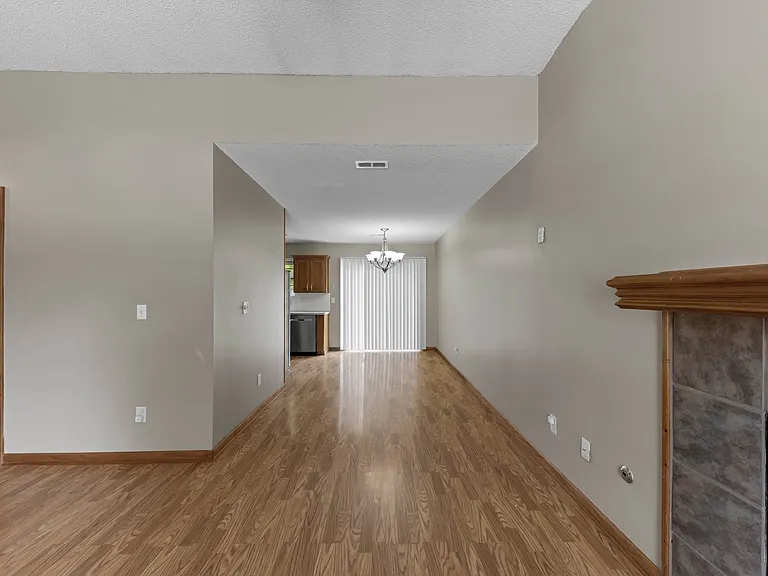 948 N Pine St — Photo 3