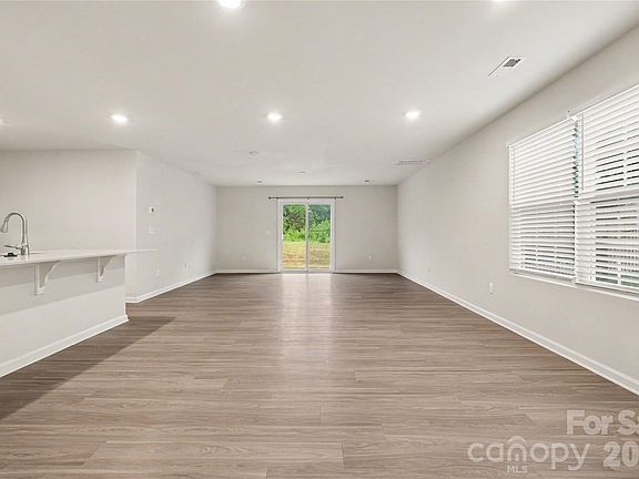 5th image of 1512 Forkhorn Dr