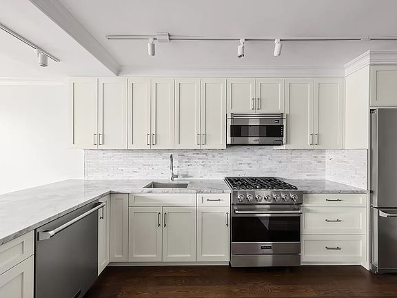 3rd image of 625 Main St APT 439