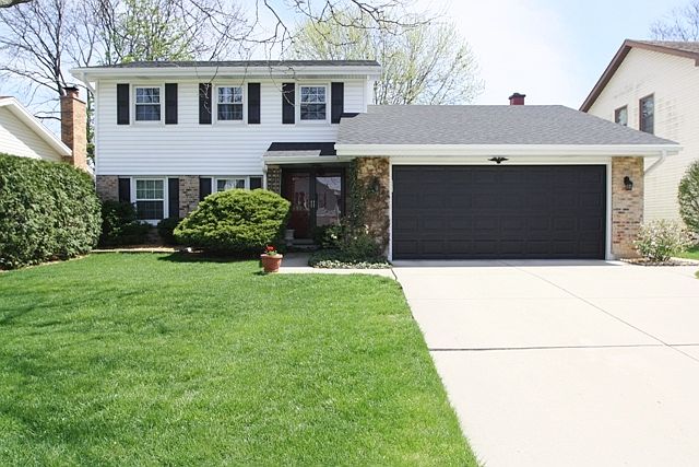 1st image of 881 Medford Cir