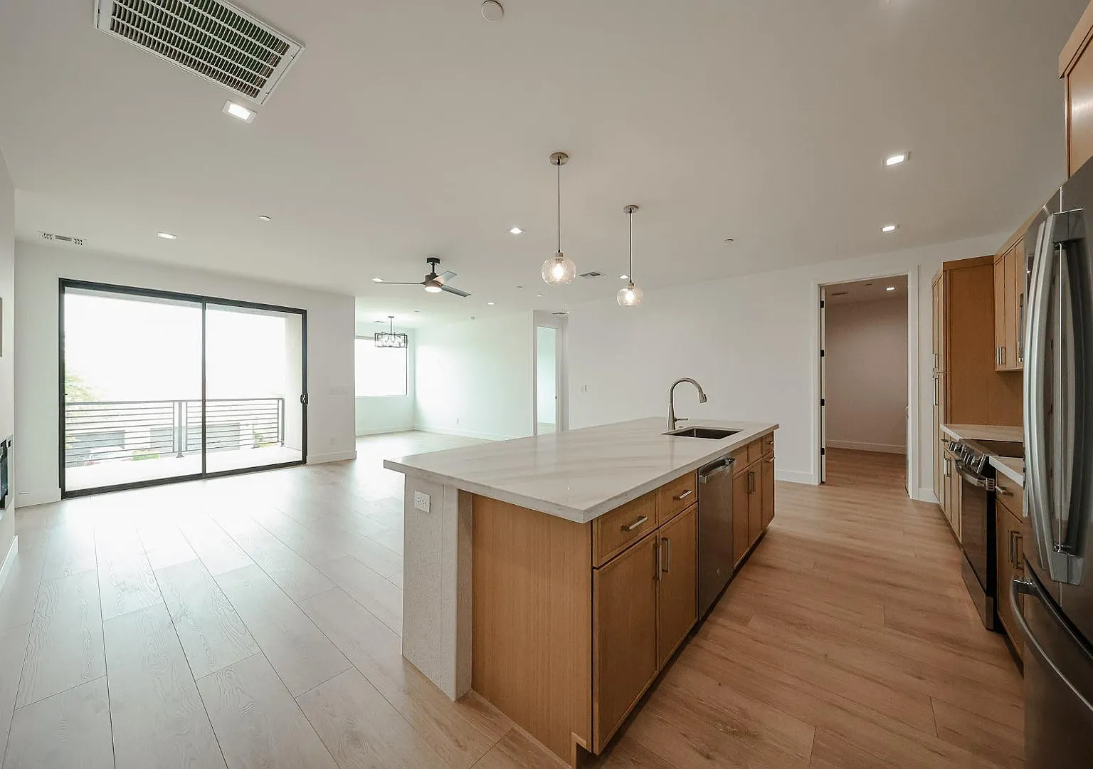 2 bed, 2.0 bath, 1363 sqft, $2,100 — Photo 2