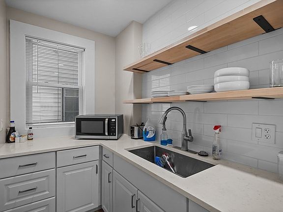3rd image of 60 Harwood St