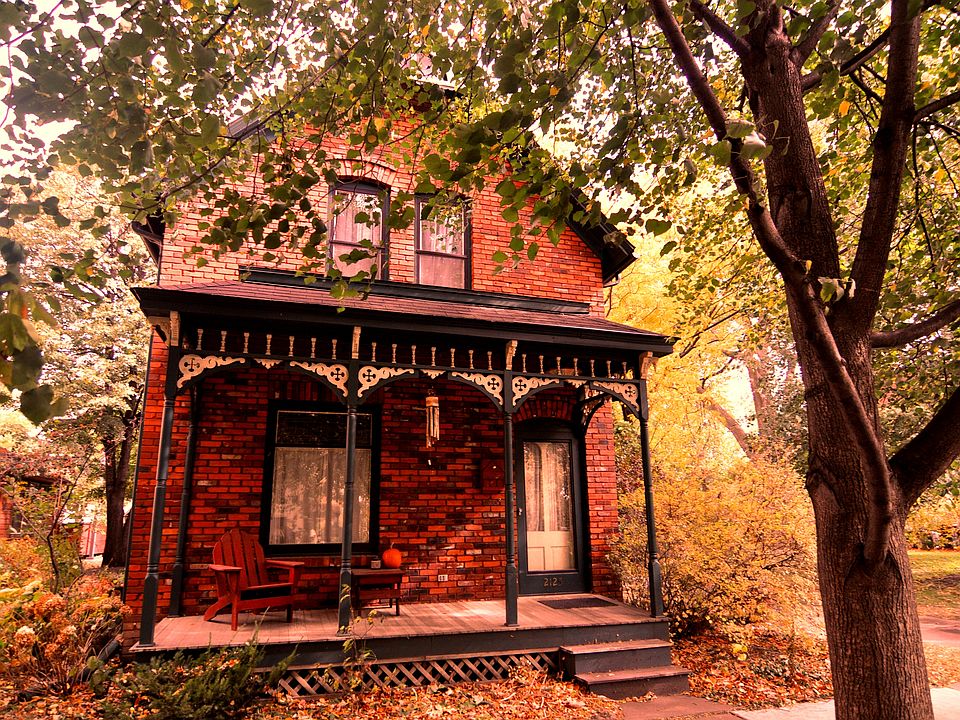 The jewel of Milwaukee Ave!