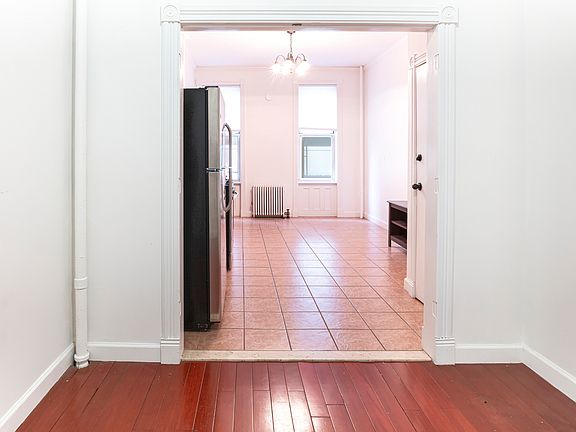 5th image of 5-46 51st Ave #1R
