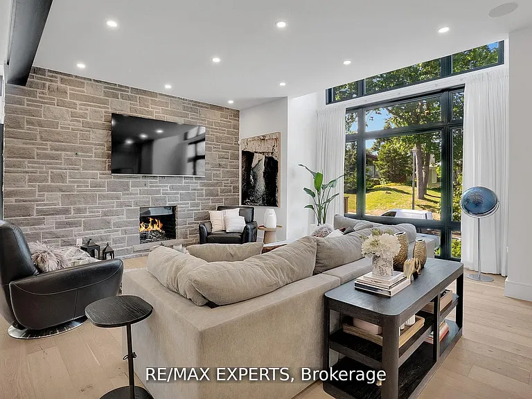 7 Woodvalley Dr — Photo 5