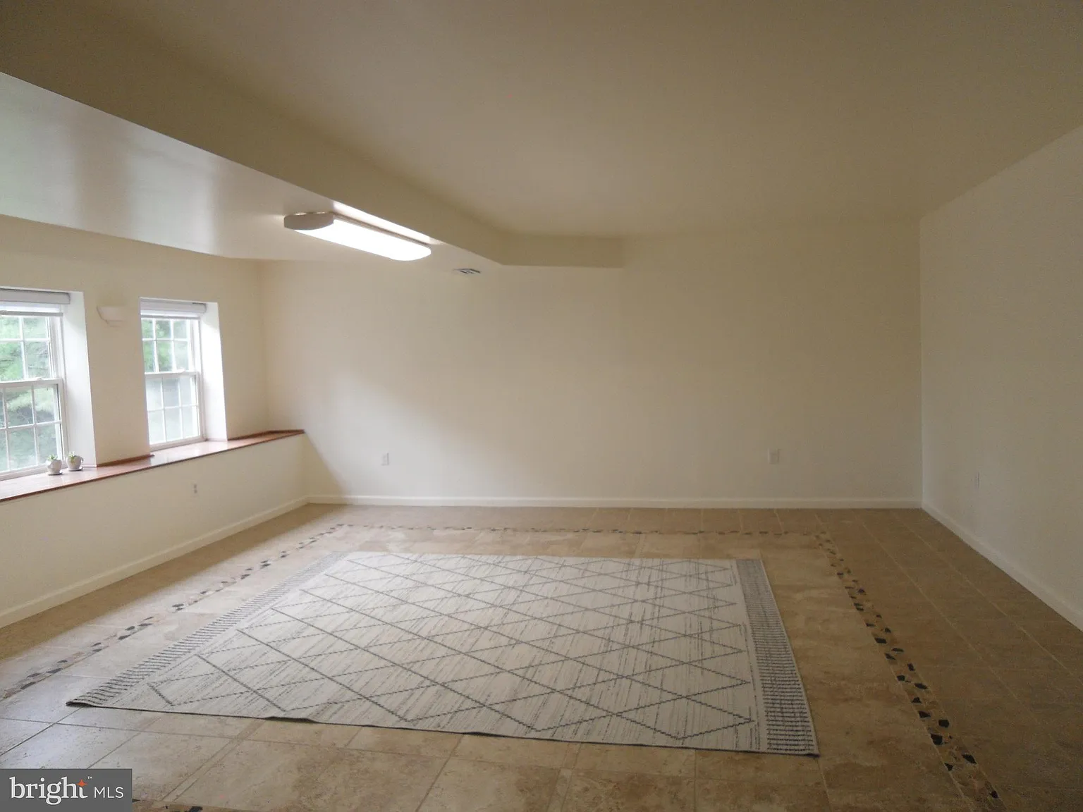 Studio, 3052 sqft, $1,300 — Photo 3