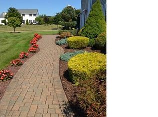 2 Pinewood Xing S, Naugatuck, CT 06770