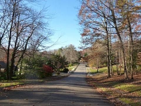 2nd image of 2634 Woodmont Ln