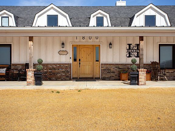 4th image of 1800 Park Cir S