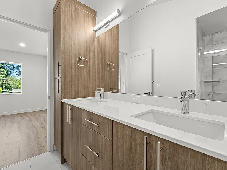 2544 NE 143rd St #B — Photo 13