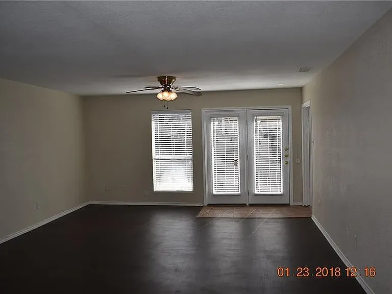 4736 Morningside Dr — Photo 2