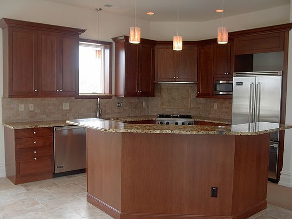 upscale kitchen w/viking appl pkg