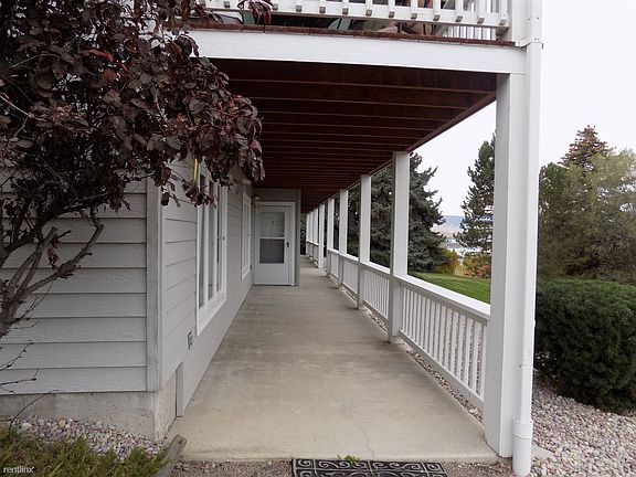 3rd image of 1615 Hillcrest Dr #A