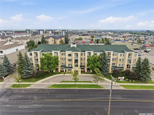 UNIT 209-215 LOWE ROAD, Saskatoon, SK S7S 1N1