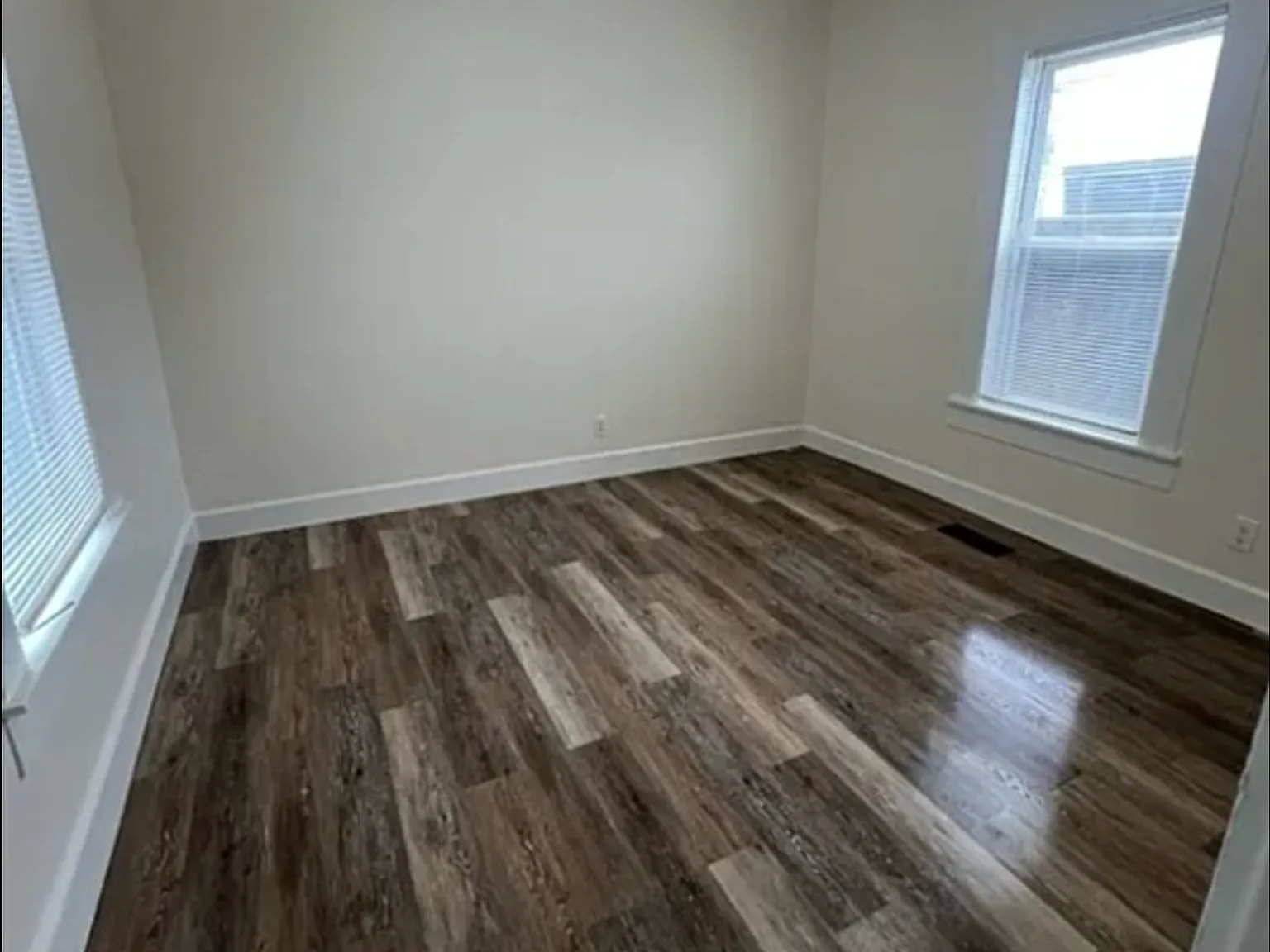 3 bed, 1100 sqft, $2,300 — Photo 4