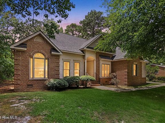 2nd image of 7 Aspen Drive