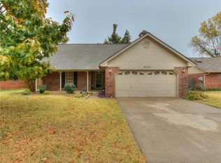 2100 Shorewood Ln, Edmond, OK 73003