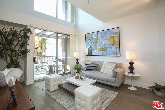 629 Traction Ave — Photo 1