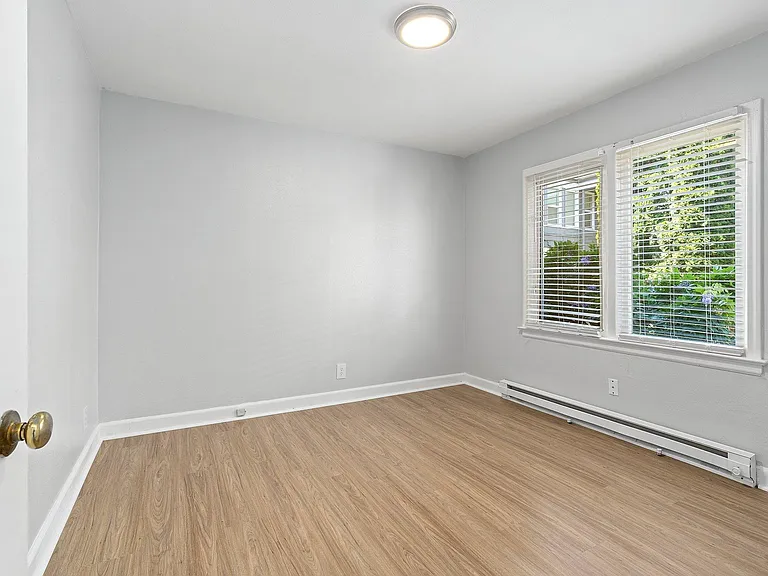 Lawton Apartments — Photo 8