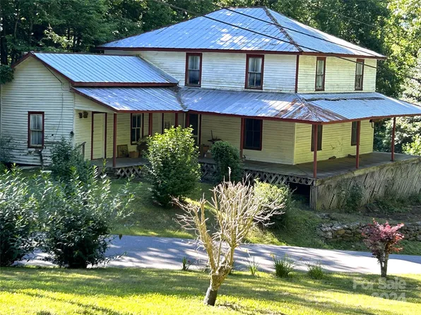 664 Woodfin Rd, Sylva, NC 28779