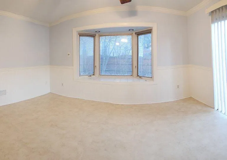 121 Henning Dr — Photo 8