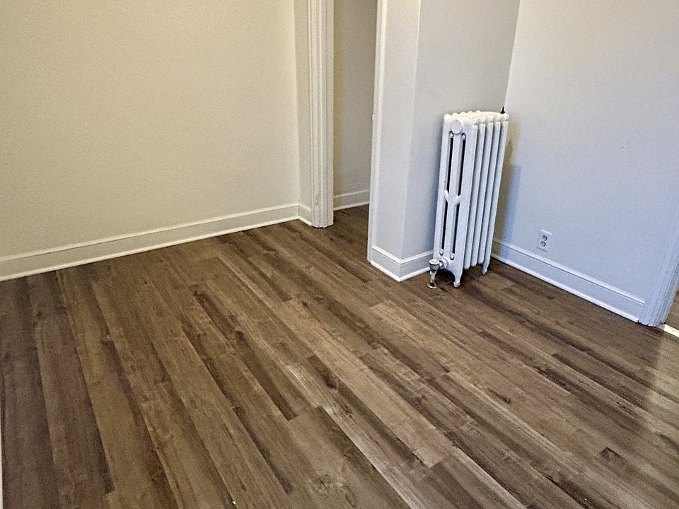 2nd image of 2144 2nd Ave W #3