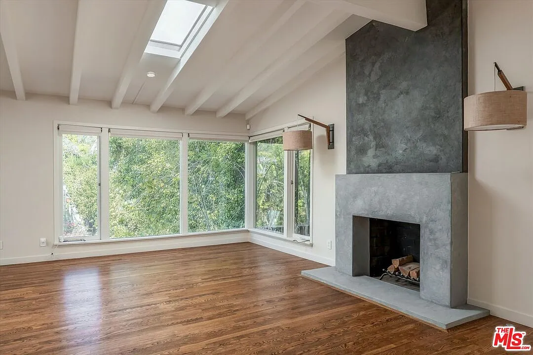 3 bed, 2.0 bath, 2004 sqft, $10,500 — Photo 4