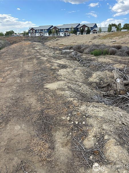2nd image of 380 N Apple Avenue NE