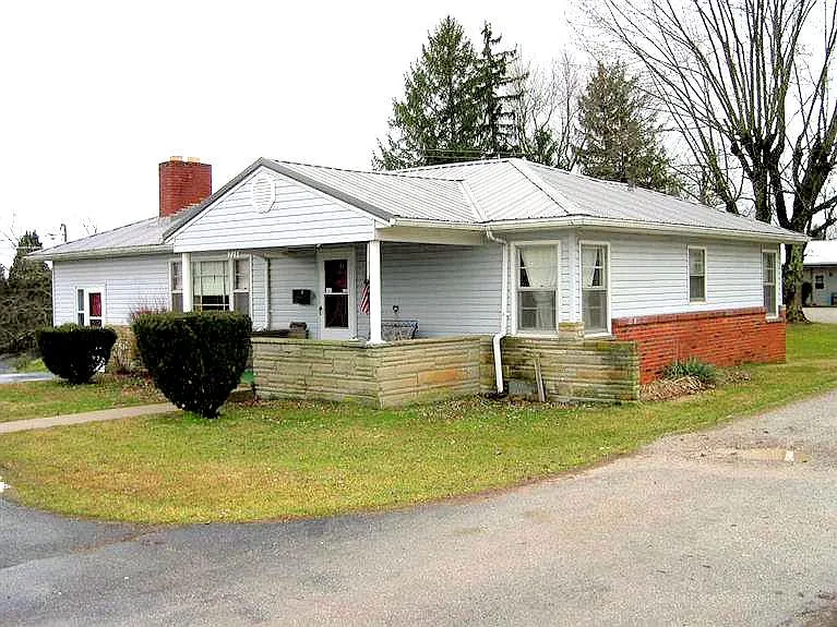 729 Panhandle Ave photo 1