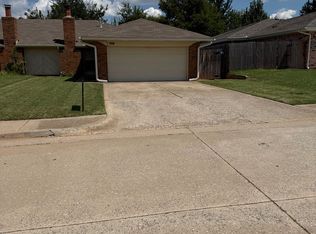 1018 Summerton Pl, Yukon, OK 73099