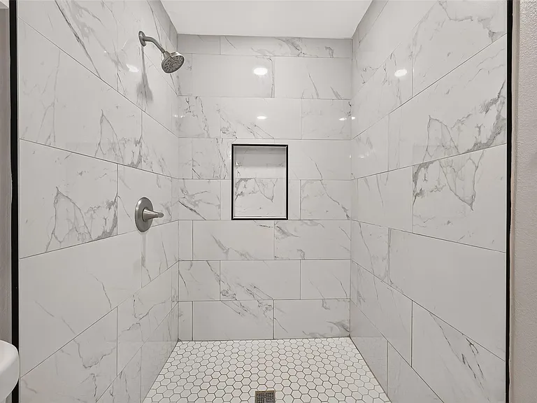 1213 Allen St — Photo 29
