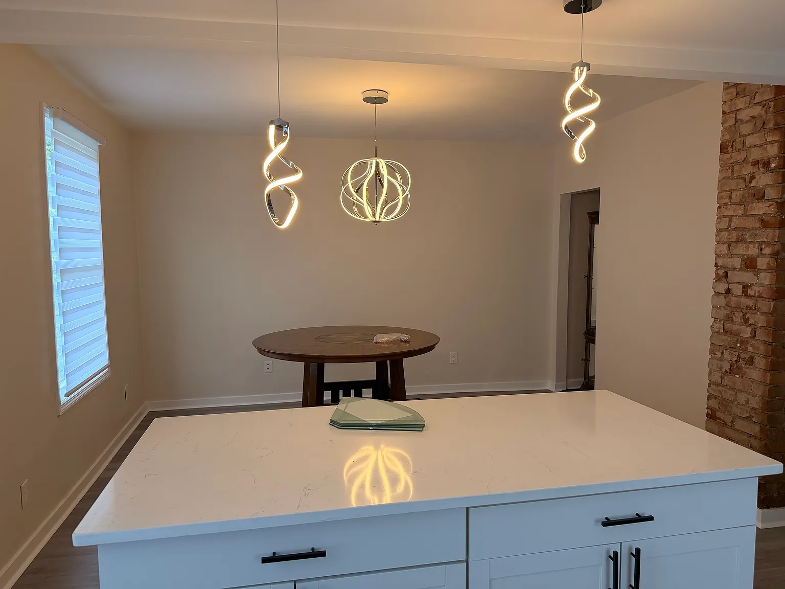2 bed, 1009 sqft, $1,900 — Photo 3