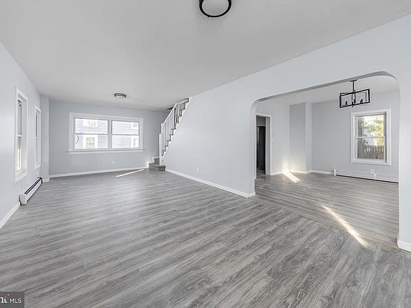 3rd image of 11 W Washington St