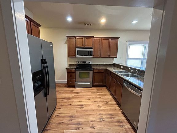 4th image of 156 Strickland Ave