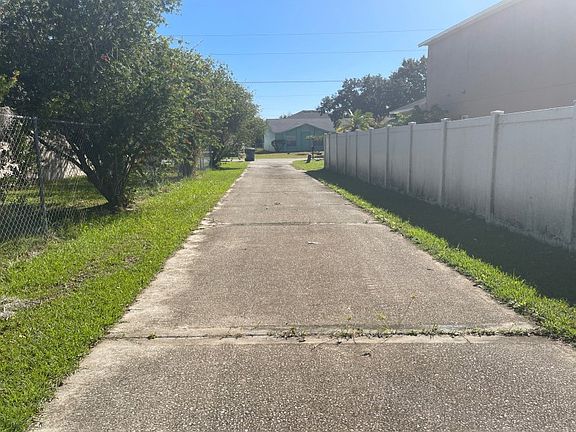 5th image of 640 Reindeer Dr