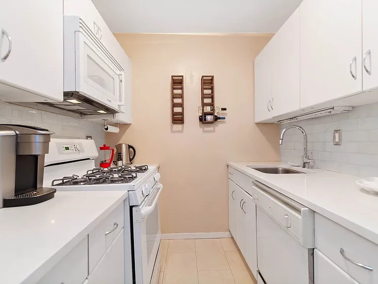 7 E 14th St #215 — Photo 5