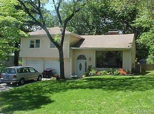 10 Crystal Dr, Great Neck, NY