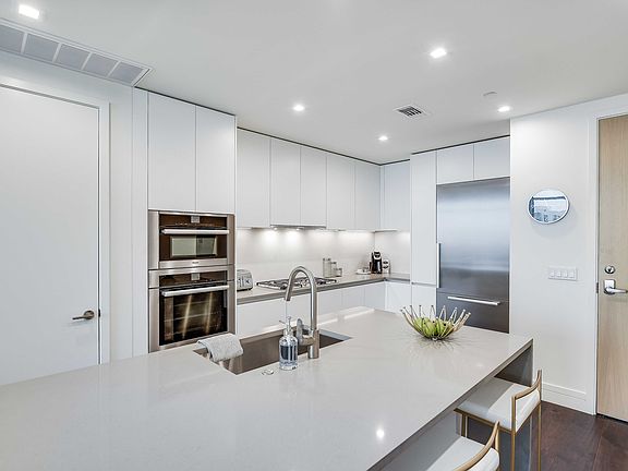 4th image of 501 West Ave APT 1702