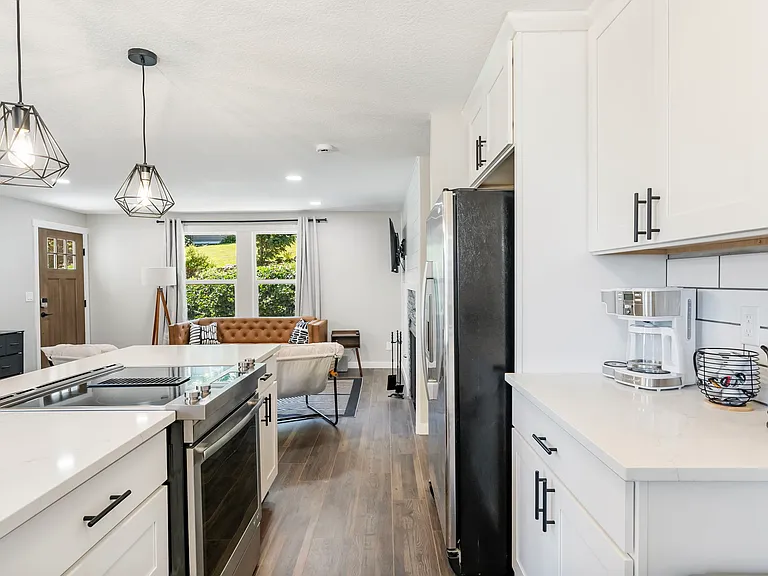 6100 Barclay St — Photo 10