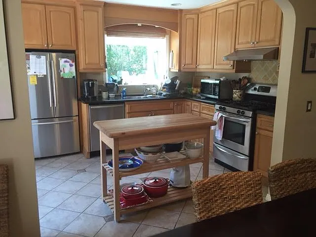 1186 Avoca Ave — Photo 2