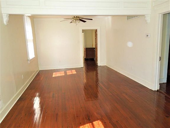 2nd image of 5568 Woodlawn Pl