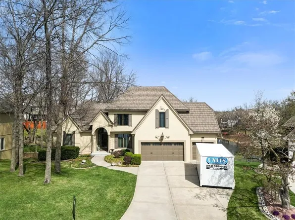 712 NE Plumbrook Pl, Lees Summit, MO 64064